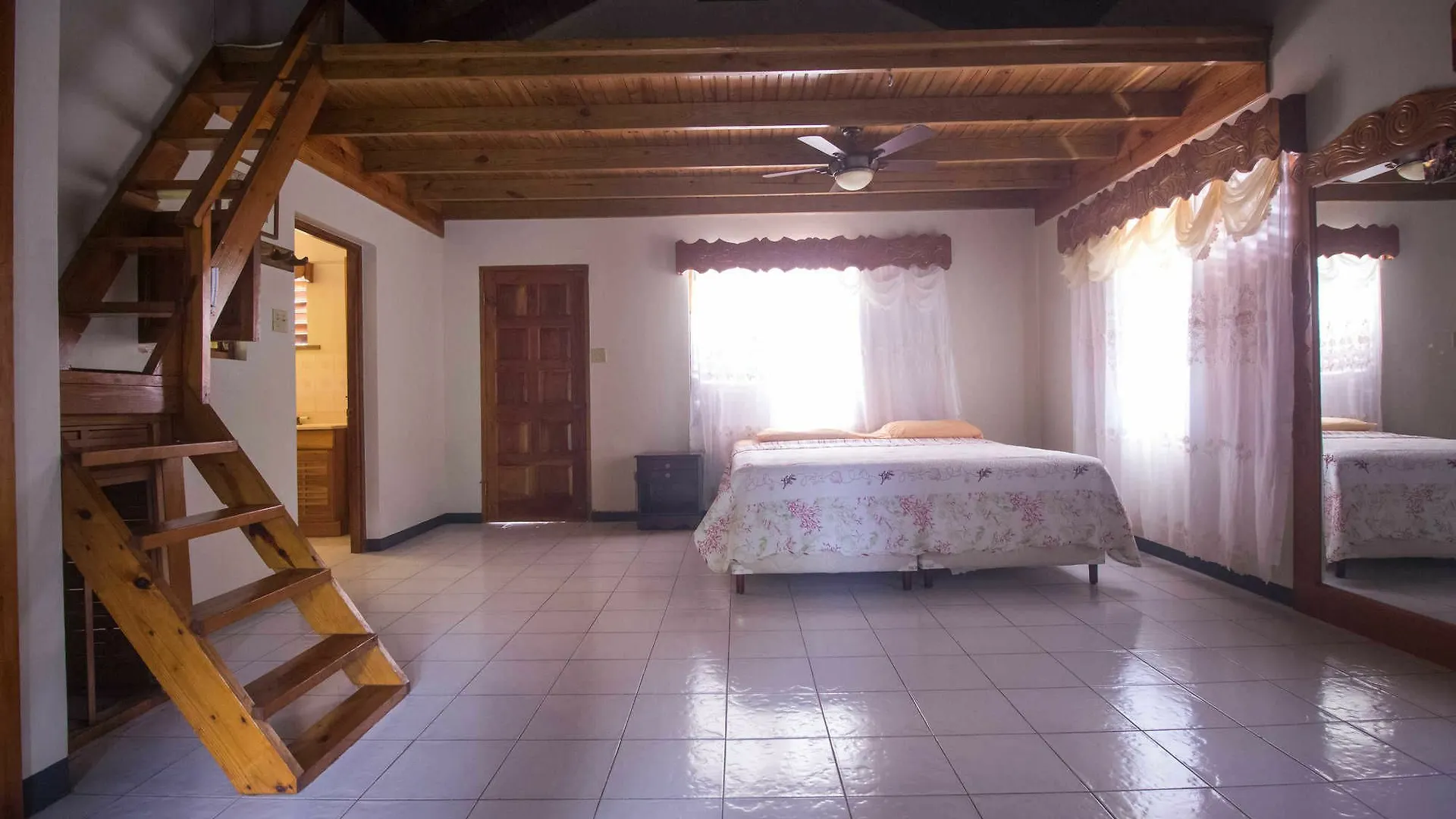 Villa Rainbow Hill Negril