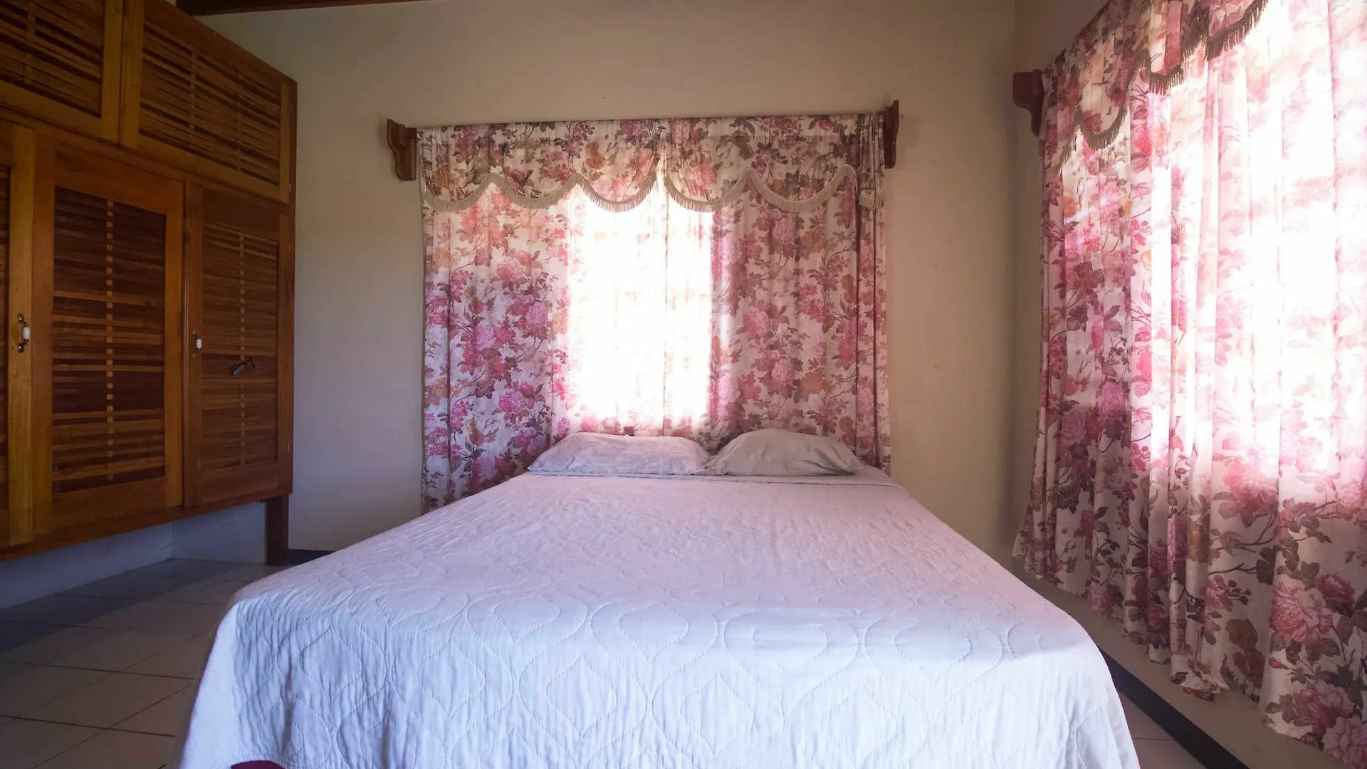 Villa Rainbow Hill Negril